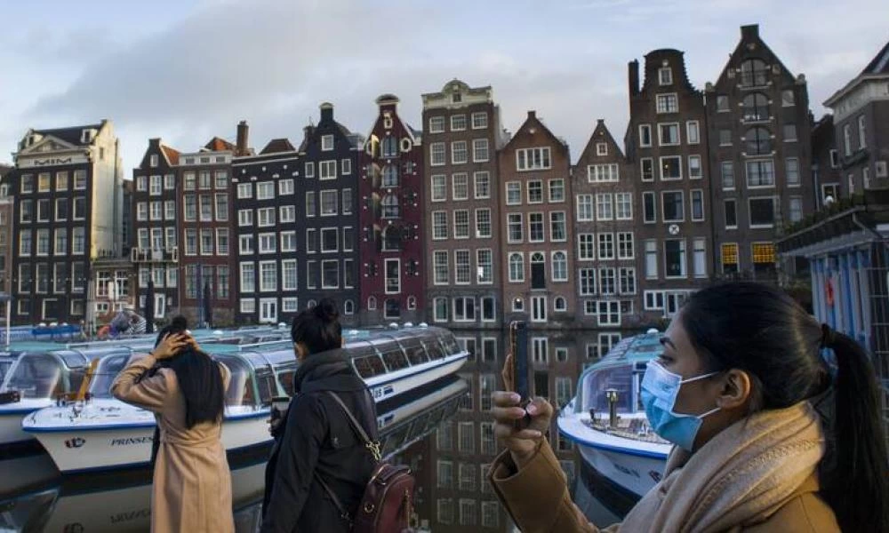 Ολλανδία: Αυξήθηκαν τα κρούσματα στους νέους - Τι θα γίνει με την εστίαση